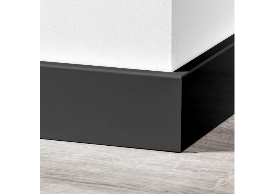Moderne plint 70x15 voorgelakt RAL 9005